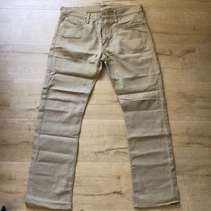 Men’s Levi khaki colored jeans!